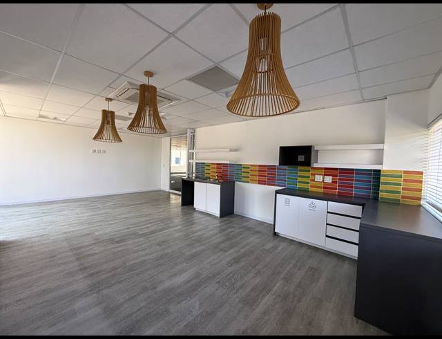 1,028M² OFFICE TO LET IN PARKTOWN